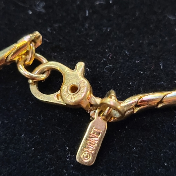 Vintage Monet Shell Necklace - Picture 3 of 5